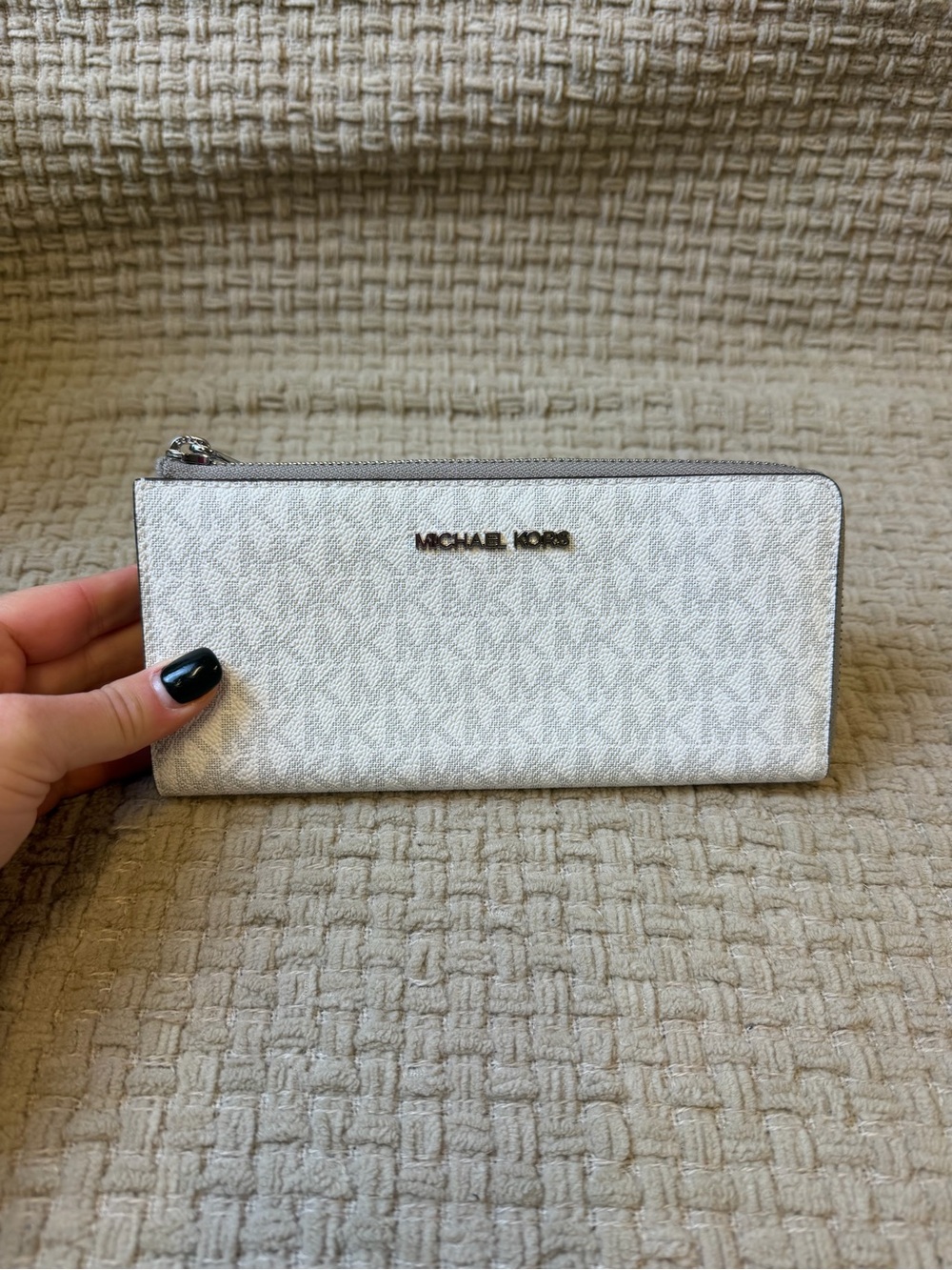 Michael Kors White Signature Zip Card Holder Wallet